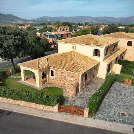 Ville Del Mar San Teodoro  Ngoại thất bức ảnh