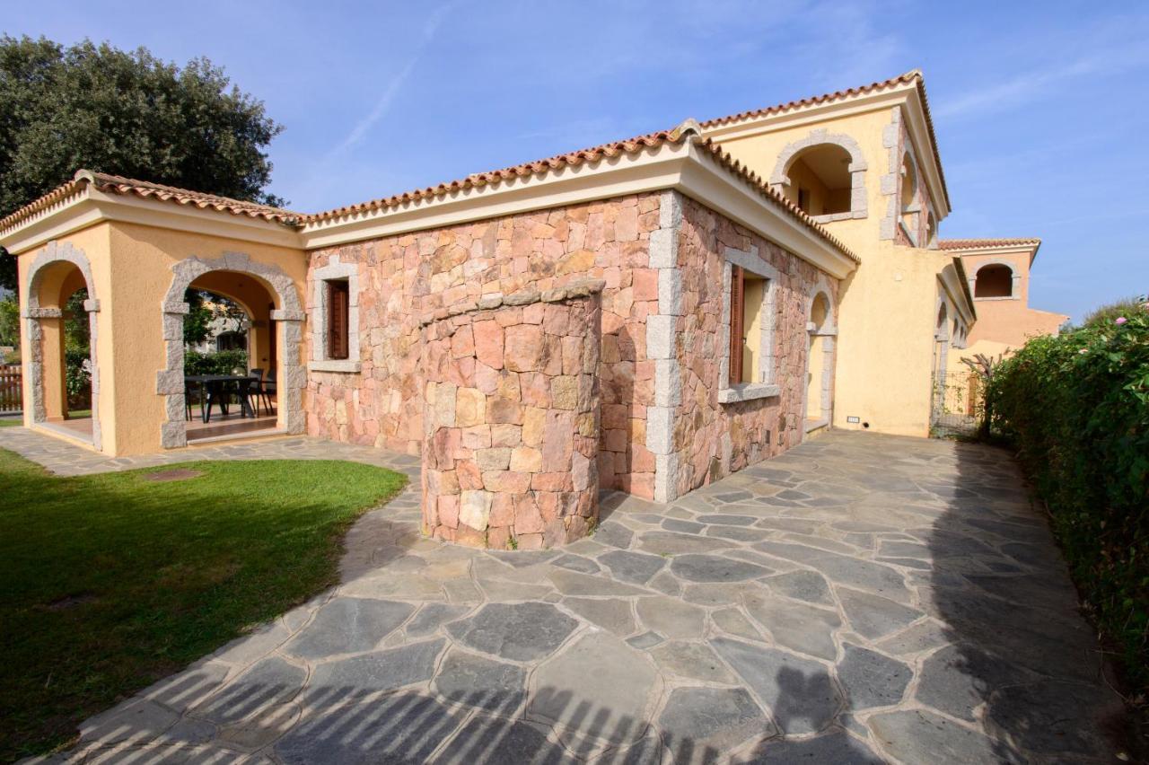 Ville Del Mar San Teodoro  Ngoại thất bức ảnh