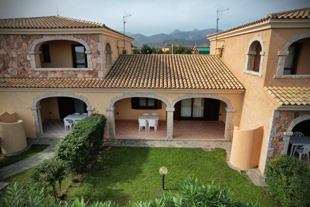 Ville Del Mar San Teodoro  Ngoại thất bức ảnh